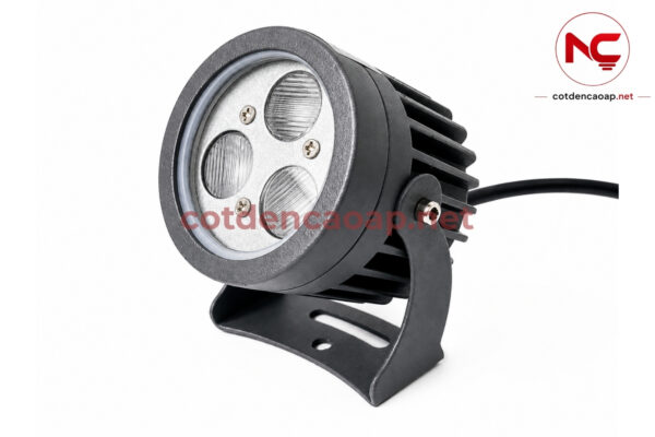 Ảnh nghiêng đèn rọi cột NCRCTX