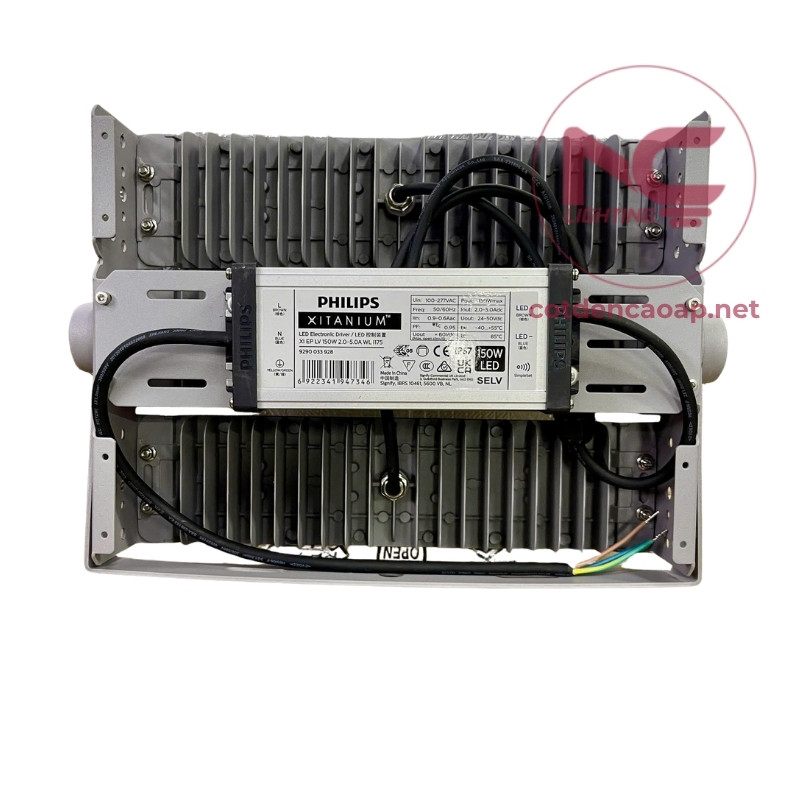 Mặt sau đèn pha led PNC 59