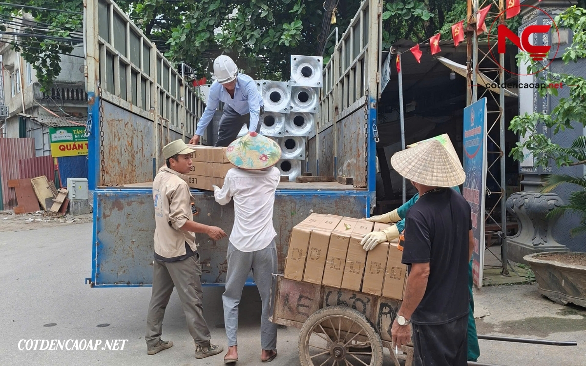 Bàn giao cột đèn cho chùa Thiên Trúc, Hà Nội