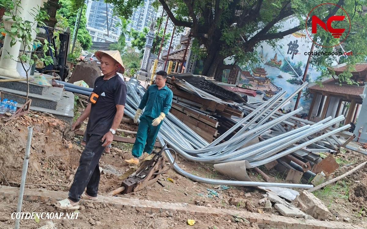 Bàn giao cột đèn dự án chùa Thiên Trúc